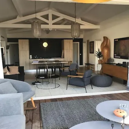 Hibiscus Penthouse Apartment *